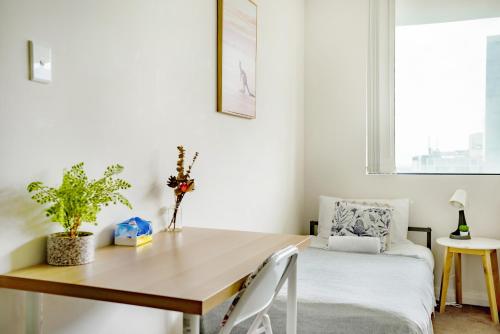 Bright & Spacious Apartment with Private Balcony