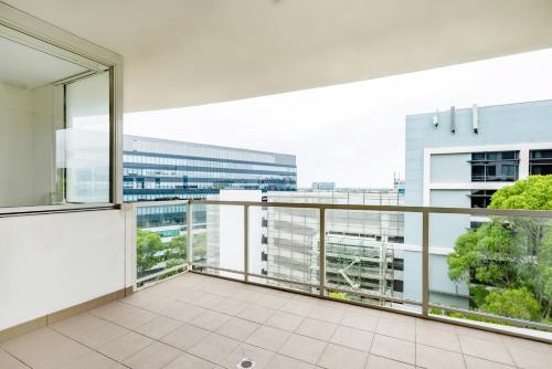 Bright & Spacious Apartment with Private Balcony