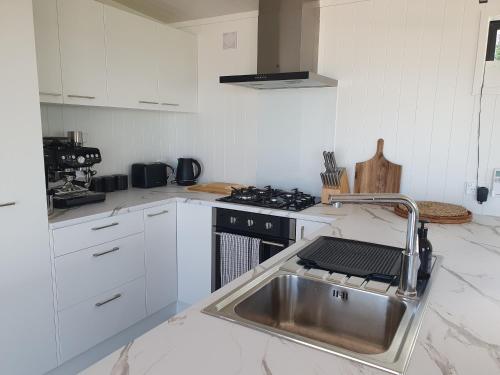 Konyha, Waio-iti, farm stay on the beach in Whakataki