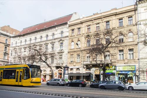 Authentic Grand Boulevard - image 2