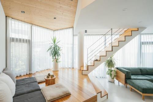 일상호사 Ilsanghosa AB - Architect-Designed Coastal Villa - Tap to explore photos