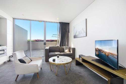 Stylish 1BD Apt Near Chatswood Train Station - image 2