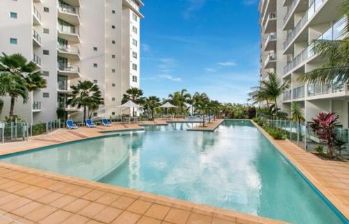 '117' Impressions by the Sea - 2BR 2Bth Pool Gym Carpark, Cairns (foto 5)