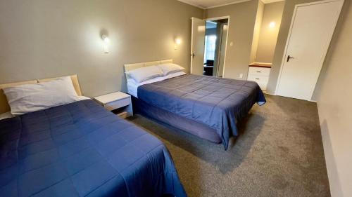 2 bedrooms, 4 beds