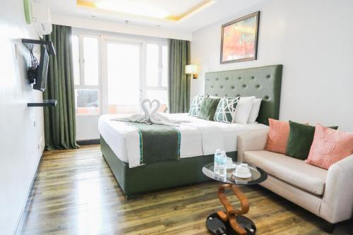 Pacific Bay Grand Suites