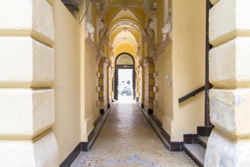 Authentic Grand Boulevard - image 11