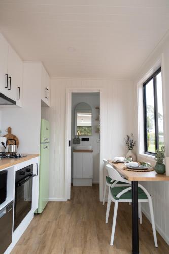 Iekārtas, ARBY - Irvine Wines Tiny Home in Flaxman Valley