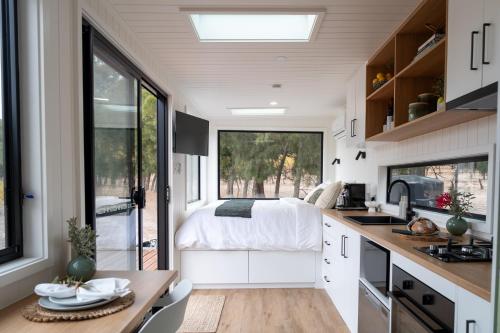 ARBY - Irvine Wines Tiny Home in Flaxman Valley