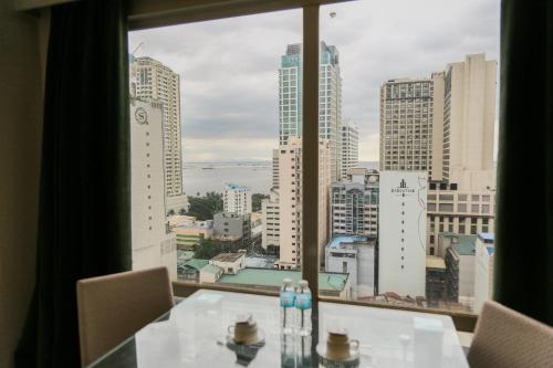 Comoditats, Pacific Bay Grand Suites in Malate