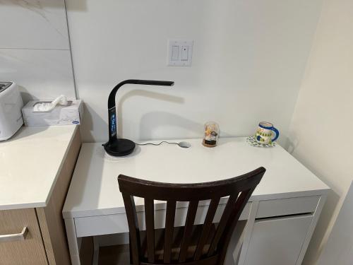 Monthly Stay-Relocation Special-New condo near Lougheed Mall & SFU in Coquitlam, Canada