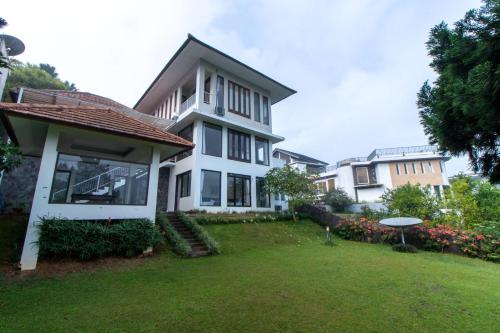 Family Only Large Backyard Villa - De Reiz Kencana Syariah 4BR
