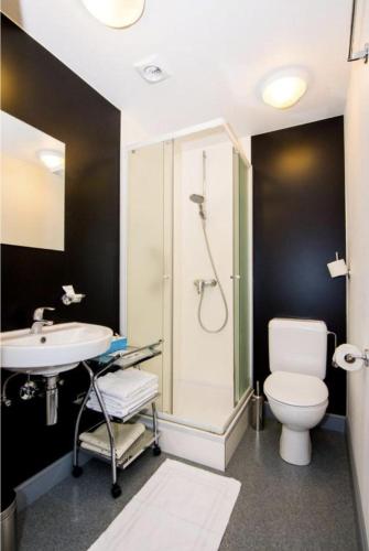 Double Room with Private Bathroom image 4