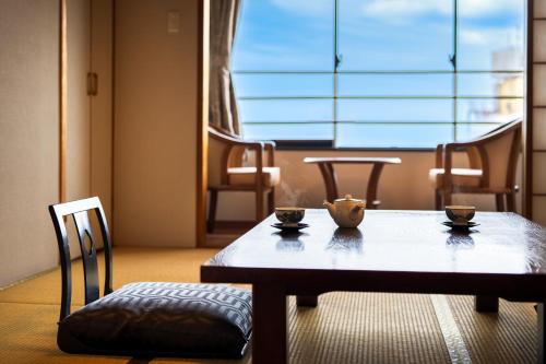 room detail thumbnail 1