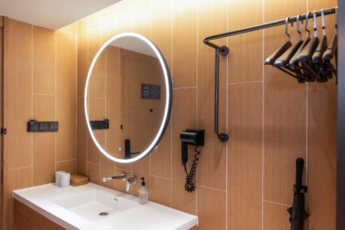 room detail thumbnail 2