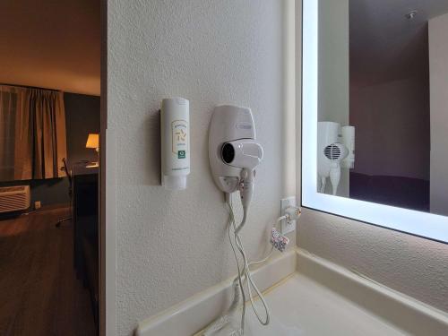 Red Lion Inn & Suites Port Orchard - image 12