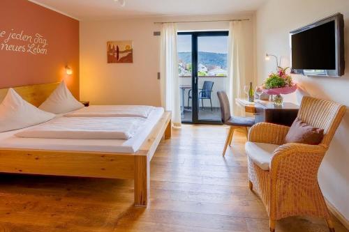 Main-Vinotel Weingut Helmstetter 5.0km von Freudenberg entfernt