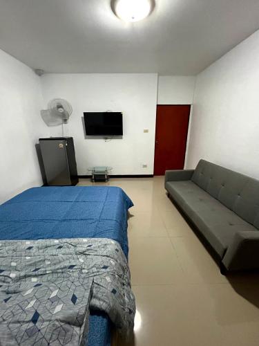 20m² 1 slaapkamer, 1 privé badkamer  in Mae Jo (Nongnuch’s Homestay Interior Queen Room) in Mae Jo