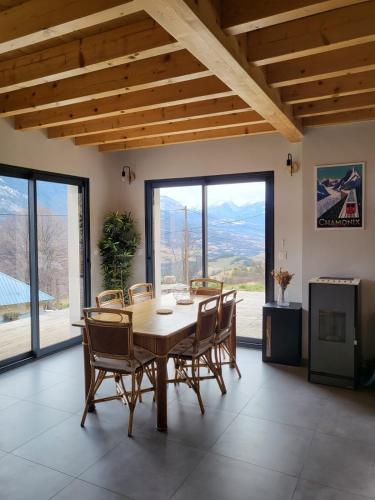 Chalet de montagne, Piscine avec vue et bain nordique in ชาโตว์รูซ์-แอลพ์