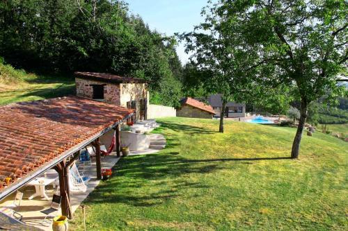 Les maisons d'en haut & Piscine à débordement chauffée (Les maisons d'en haut & Piscine a debordement chauffee) in Saint-Remy (Midi-Pyrenees)