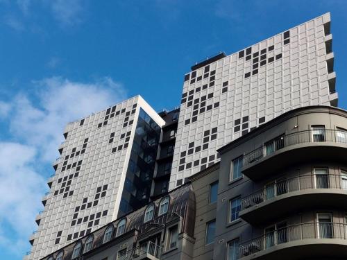 Bright & Modern 2BR Apt on Iconic Chapel Street