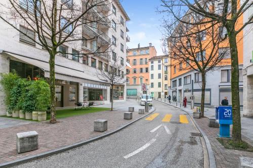 Oprema, Novos Contrada in Lugano center mesta