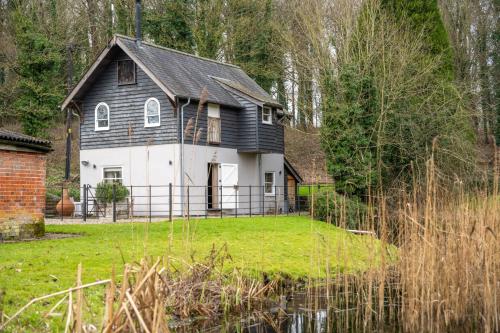 Viesnīcas āriene, Belchamp Hall Mill in Bulmer (Essex)