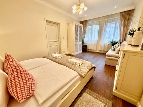 Unique Charles Bridge 2BDR Apartment. 3
