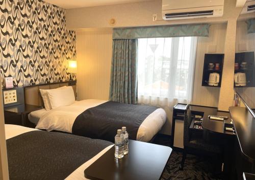 2 twin beds