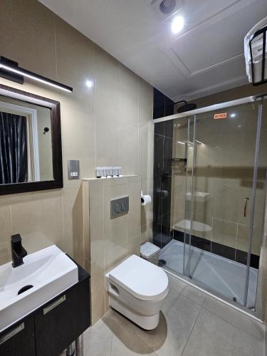 Cromwell International Hotel - image 2