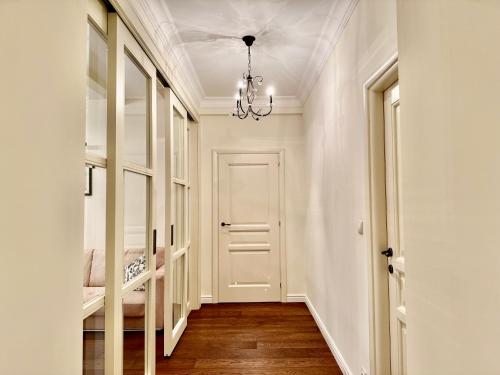 Unique Charles Bridge 2BDR Apartment. 4