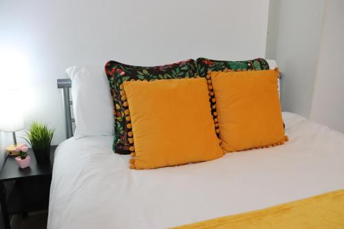 Stylish studio - private bathroom 15mins to Central London! - image 11
