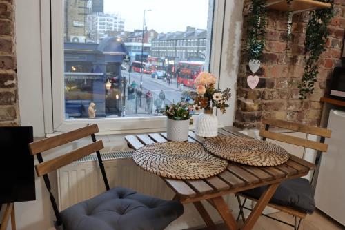 Stylish studio - private bathroom 15mins to Central London! - image 10