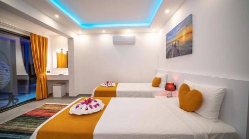 2 Bedroom Villa with Pool - image 3