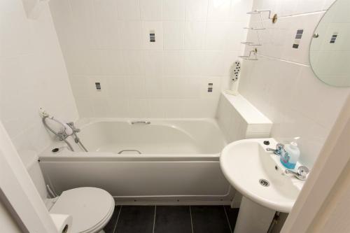 Trinity Guest House - main image