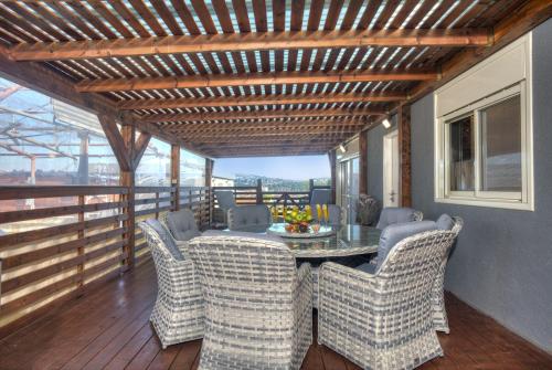 אחוזה בהרים in Kiryat Yam