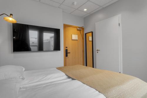Budget Double Room image 4
