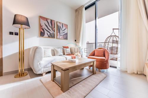 City Views 1BR with Private Balcony, Binghatti House, Jumeirah Village Circle by Deluxe Holiday Homes, Dubai