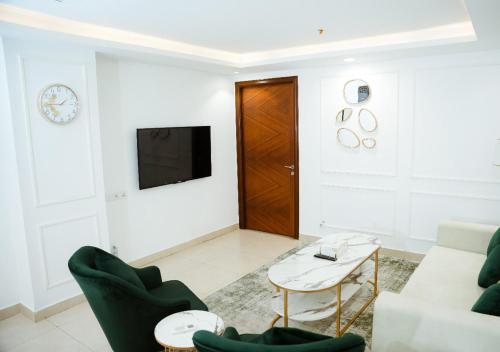 Goldcrest - 1 Bedroom Luxury Apartment - Lahore - image 11