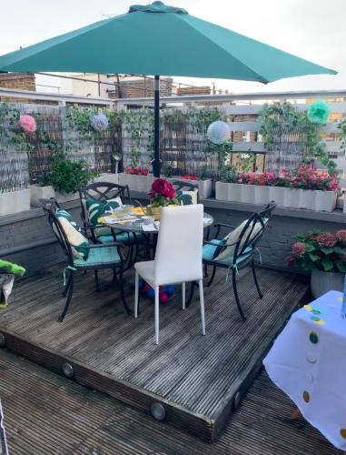 The Whole flat with terrace 1 min to Earls Court Station for 5 guests, Londyn (zdjęcie 6)