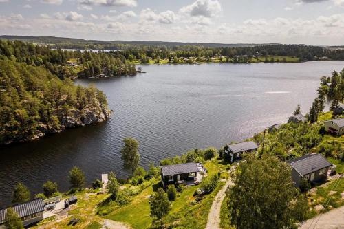 . Victoria lakefront cabin in Lyseren Strandpark