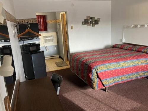 Tops Motel - image 3