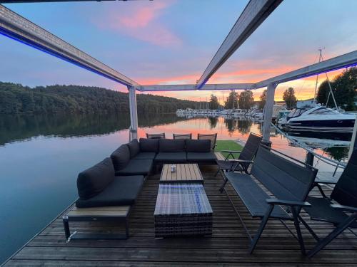 Hausboot Rollyboot- feste Unterkunft am Steg in Joachimsthal, Deutschland
