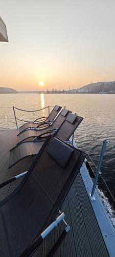 Hausboot Rollyboot- feste Unterkunft am Steg in Joachimsthal, Deutschland
