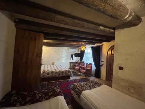 room detail thumbnail 2