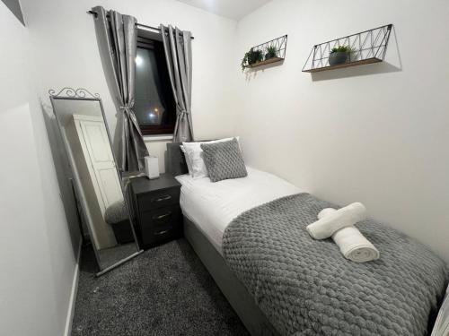 3 BR Home With Football Table in Smethwick, Birmingham, Birmingham (foto 11)