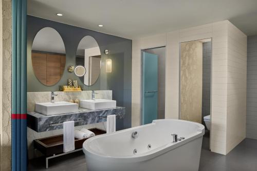 room detail thumbnail 2