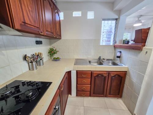 keuken, Kay Lucile, Vue mer sur les hauteurs du Carbet, 5 minutes plage in Le Carbet