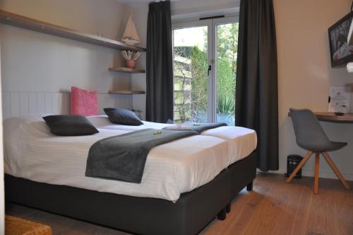 Hotel Bilderdijk - image 2