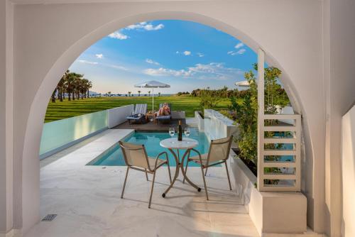 Delfina Beach Hotel - image 9