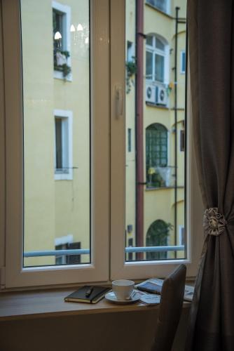 Inside Roma Rooms - image 10